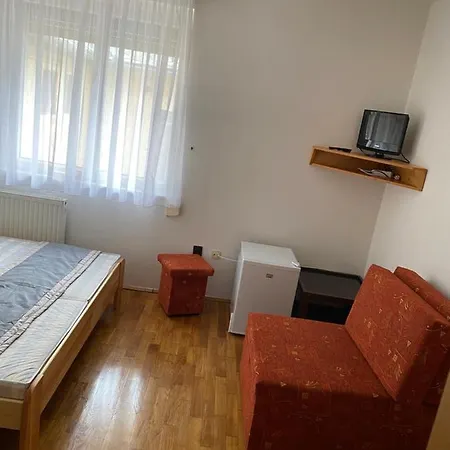 Napsugar Ueduelohaz * Harkány