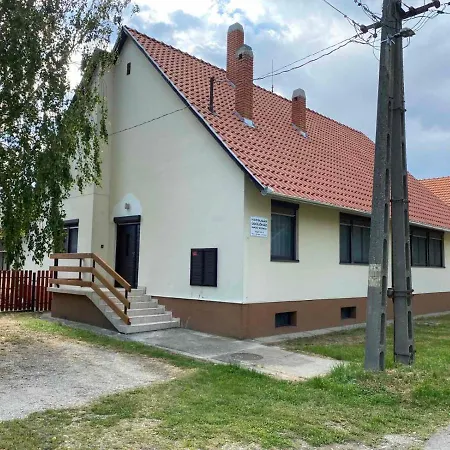 Guest house Napsugar Ueduelohaz